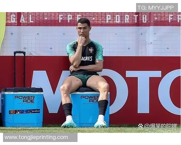 足球巨星儿子继承父亲天赋展现出非凡才华成媒体焦点