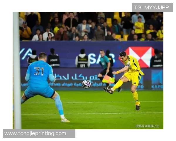 足球巨星过人技巧揭秘 解析他们如何突破防线挑战对手